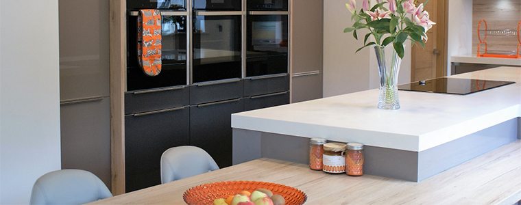 A wooden breakfast bar design