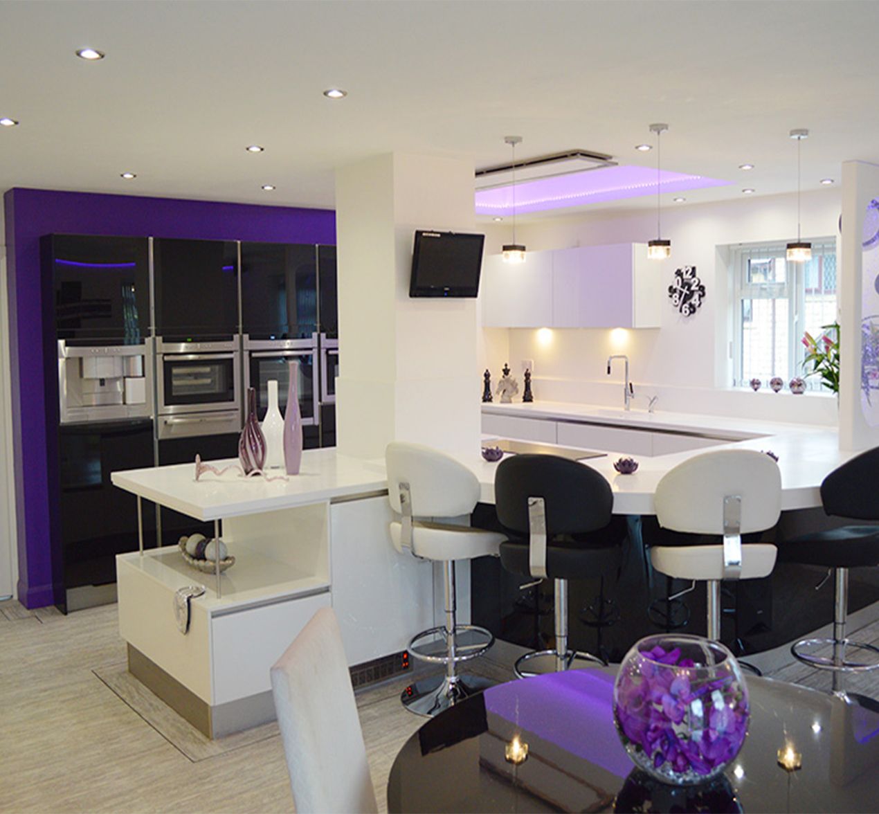 Simplistic and Stylish - The perfect kitchen for social soirées